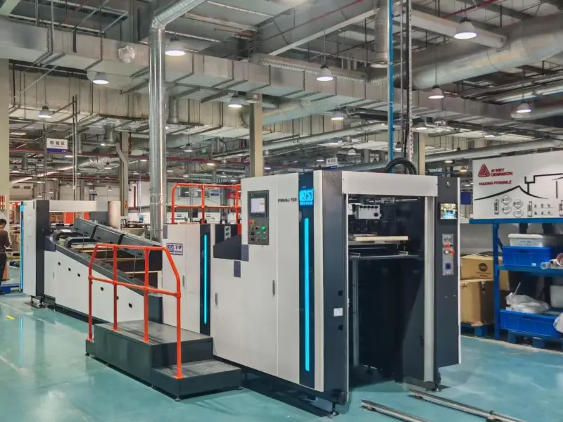 New Star ny maskin FHSGJ-760 fullautomatisk høyhastighets full/punktlakkmaskin har blitt levert til den indonesiske kunden.